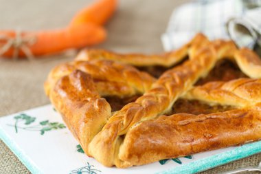 Pasta hamur kızarmış lahana ile