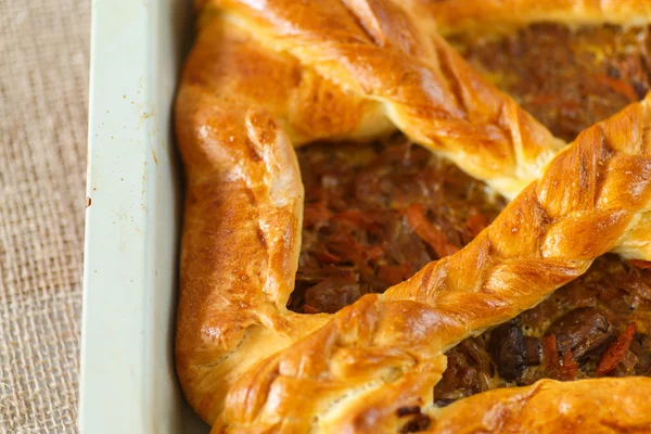 Pie dough with braised cabbage — Stock Photo, Image