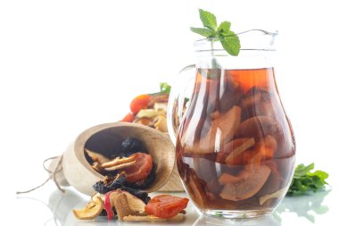 kurutulmuş meyve kompostosu