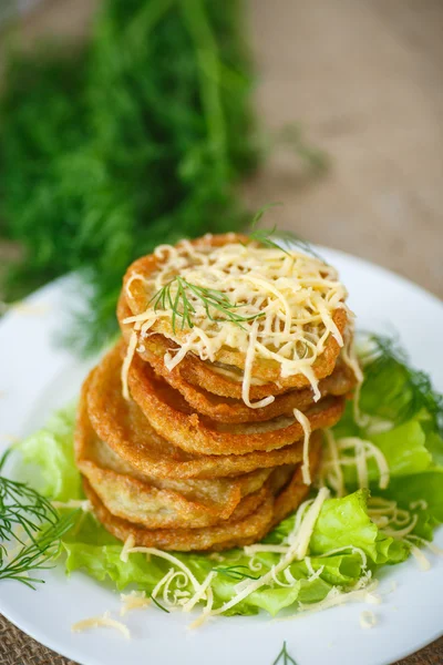Stekt potatis pannkakor med ost — Stockfoto