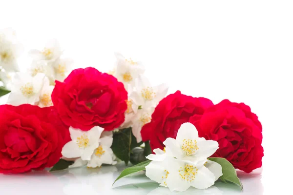 Delicado buquê de rosas e jasmim — Fotografia de Stock