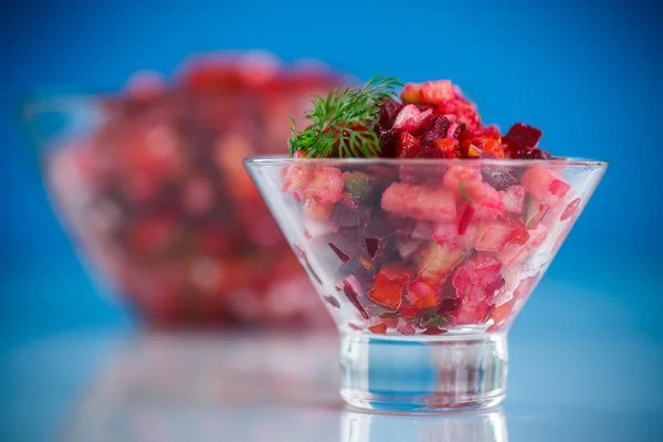 Salada de verduras fervidas com beterraba — Fotografia de Stock