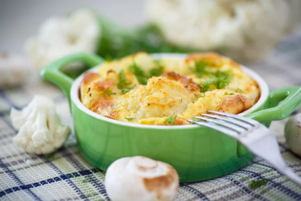 Cauliflower baked with egg and cheese — Stock Photo, Image
