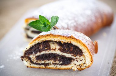 Haşhaş tohumlu tatlı rulo 