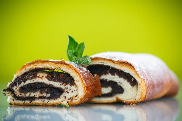 Sweet roll with poppy seeds — Stock Photo, Image