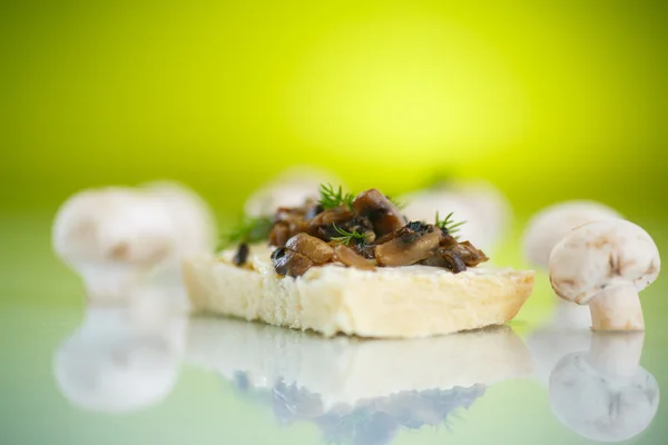 Sandwich met paddestoelen — Stockfoto