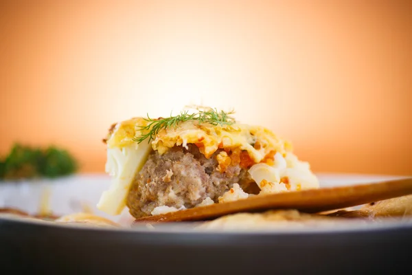 Coliflor al horno con albóndigas — Foto de Stock