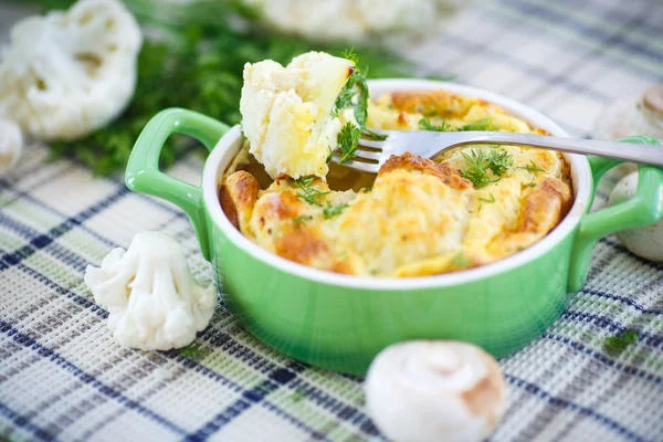 Cauliflower baked with egg and cheese — Stock Photo, Image