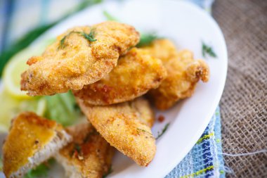 meyilli dereotu ile kızarmış tavuk