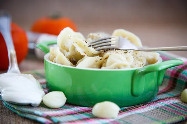 Russian dumplings boiled with meat — Stock Photo, Image