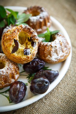  kurutulmuş Erik ile doldurulmuş çörek
