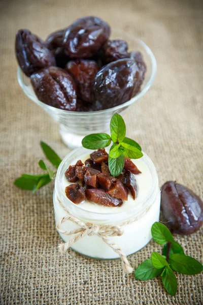 Sweet milk yogurt with prunes — Stock Photo, Image