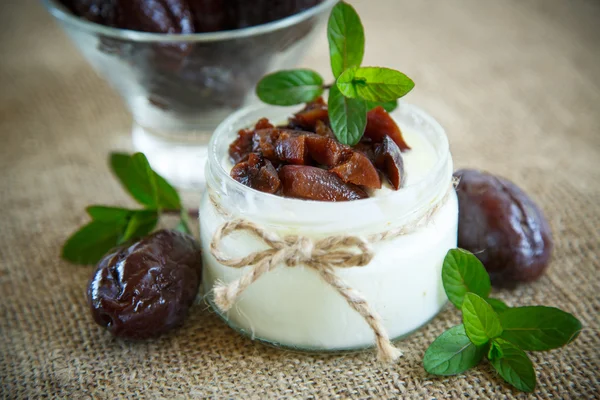 Sweet milk yogurt with prunes — Stock Photo, Image