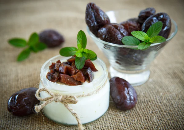 Sweet milk yogurt with prunes — Stock Photo, Image