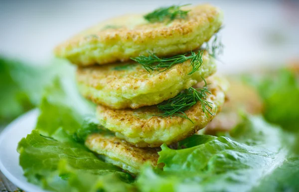 Zucchini fritters — Stockfoto