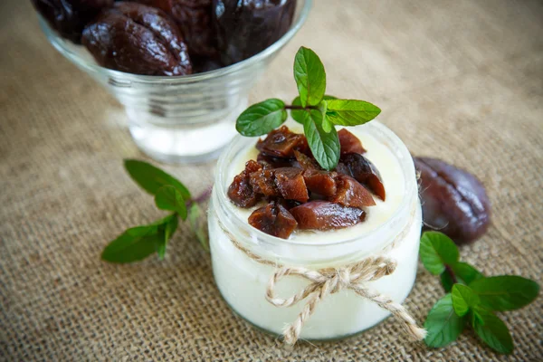 Sweet milk yogurt with prunes — Stock Photo, Image