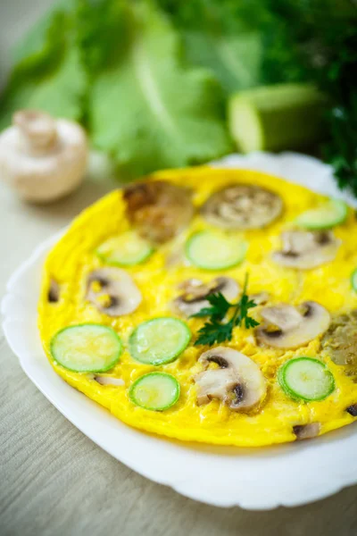 Stekt omelett med zucchini — Stockfoto