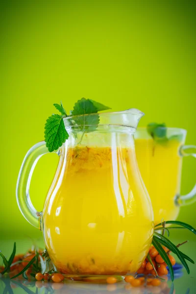 Jus dari buckthorn berry laut matang — Stok Foto