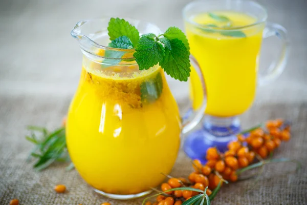 Juice from ripe sea-buckthorn berries — Stock Photo, Image