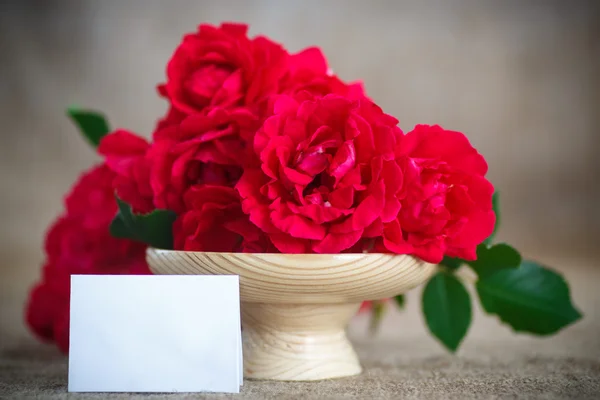 Όμορφο μπουκέτο με κόκκινα τριαντάφυλλα — Φωτογραφία Αρχείου