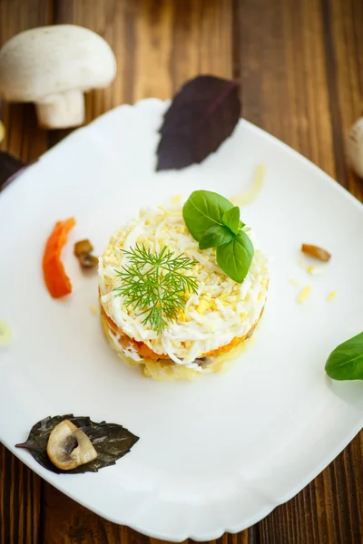 Layered salad with mushrooms and vegetables — Stock Photo, Image