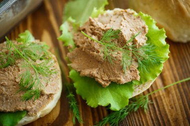 pate ekmek ile