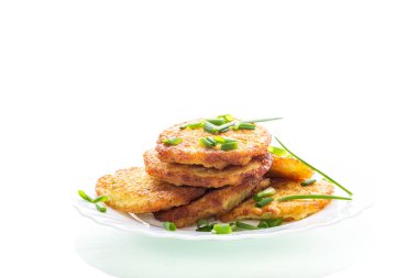 Rahatlatıcı yiyecek patates krepleri ve çıtır çıtır altın dokular..