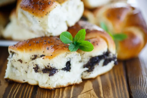 Brötchen mit Mohn — Stockfoto