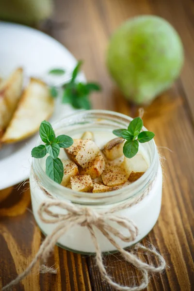 Yogurt with roasted pears — Stock Photo, Image