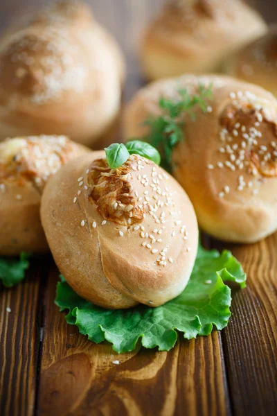 Chleb domowy chleb z serem wewnątrz — Zdjęcie stockowe
