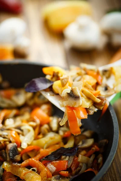 Fried mushrooms with peppers and onions — Stock Photo, Image