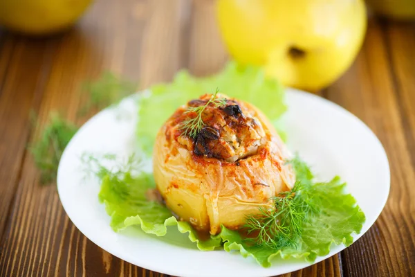 Membrillo relleno de carne — Foto de Stock