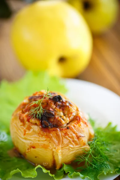 Quince stuffed with meat — Stock Photo, Image