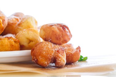 Kızarmış peynir topları