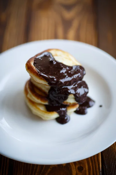 Pannenkoeken in chocolade saus — Stockfoto