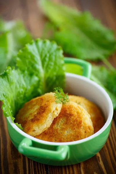 Gebratene Kartoffelpuffer mit Dill — Stockfoto