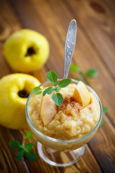 Mashed sweet caramelized quince — Stock Photo, Image