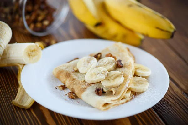 Clatite dulci cu banane si nuci — Fotografie, imagine de stoc