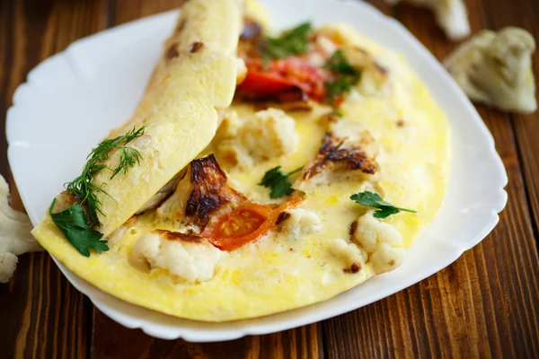 Huevos revueltos con coliflor —  Fotos de Stock