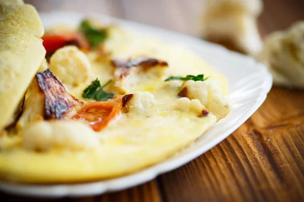 Scrambled eggs with cauliflower — Stock Photo, Image