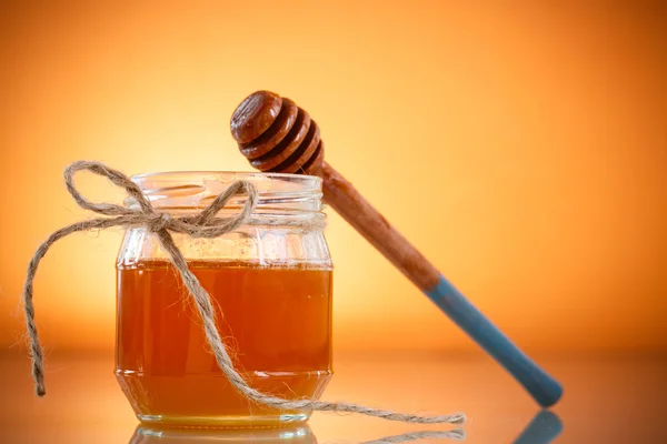 Madu alami dalam botol kaca — Stok Foto