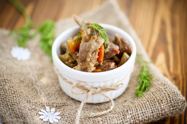 Chicken gizzards stewed with vegetables — Stock Photo, Image