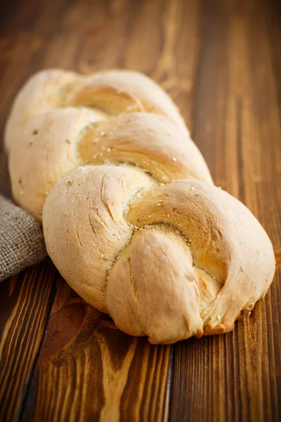 Pão na forma de tranças — Fotografia de Stock