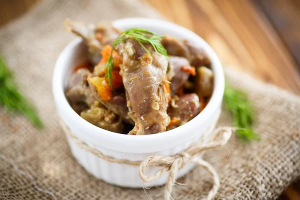 Chicken gizzards stewed with vegetables — Stock Photo, Image