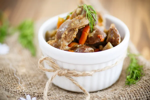 Chicken gizzards stewed with vegetables — Stock Photo, Image