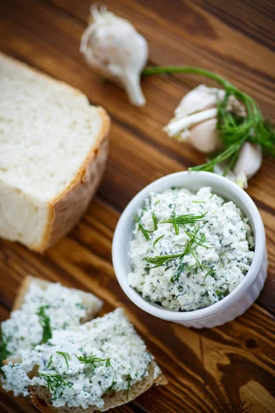 Sós sajtos snack gyógynövények Stock Kép