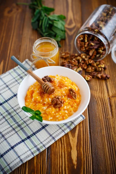 Pumpkin porridge with honey and nuts — Stock Photo, Image