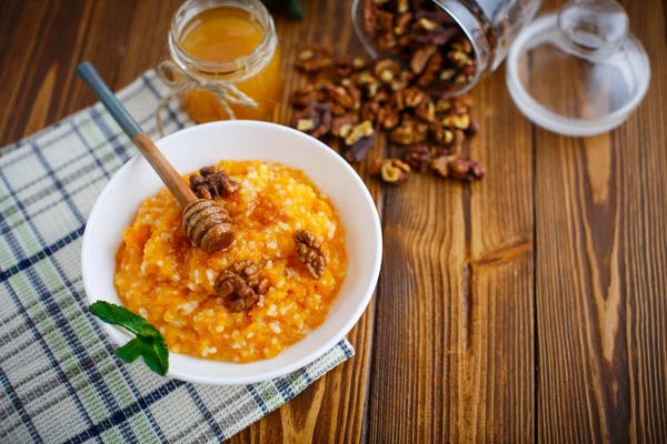 Pumpkin porridge with honey and nuts — Stock Photo, Image