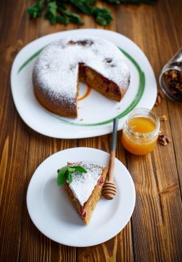 tatlı bal kek kiraz ile