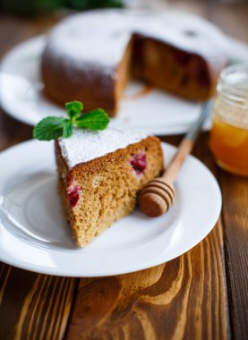 tatlı bal kek kiraz ile